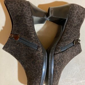 Munro Animal print booties 8 narrow